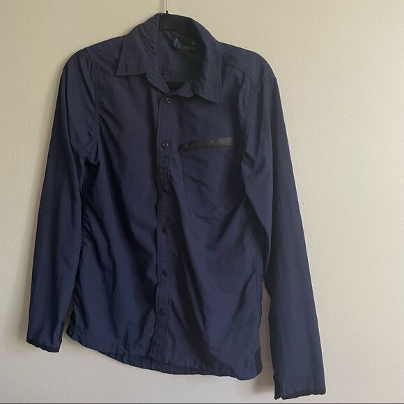 Urban Outfitters Three Feathers Nylon Drawpull Shirt - Picture 2 of 11